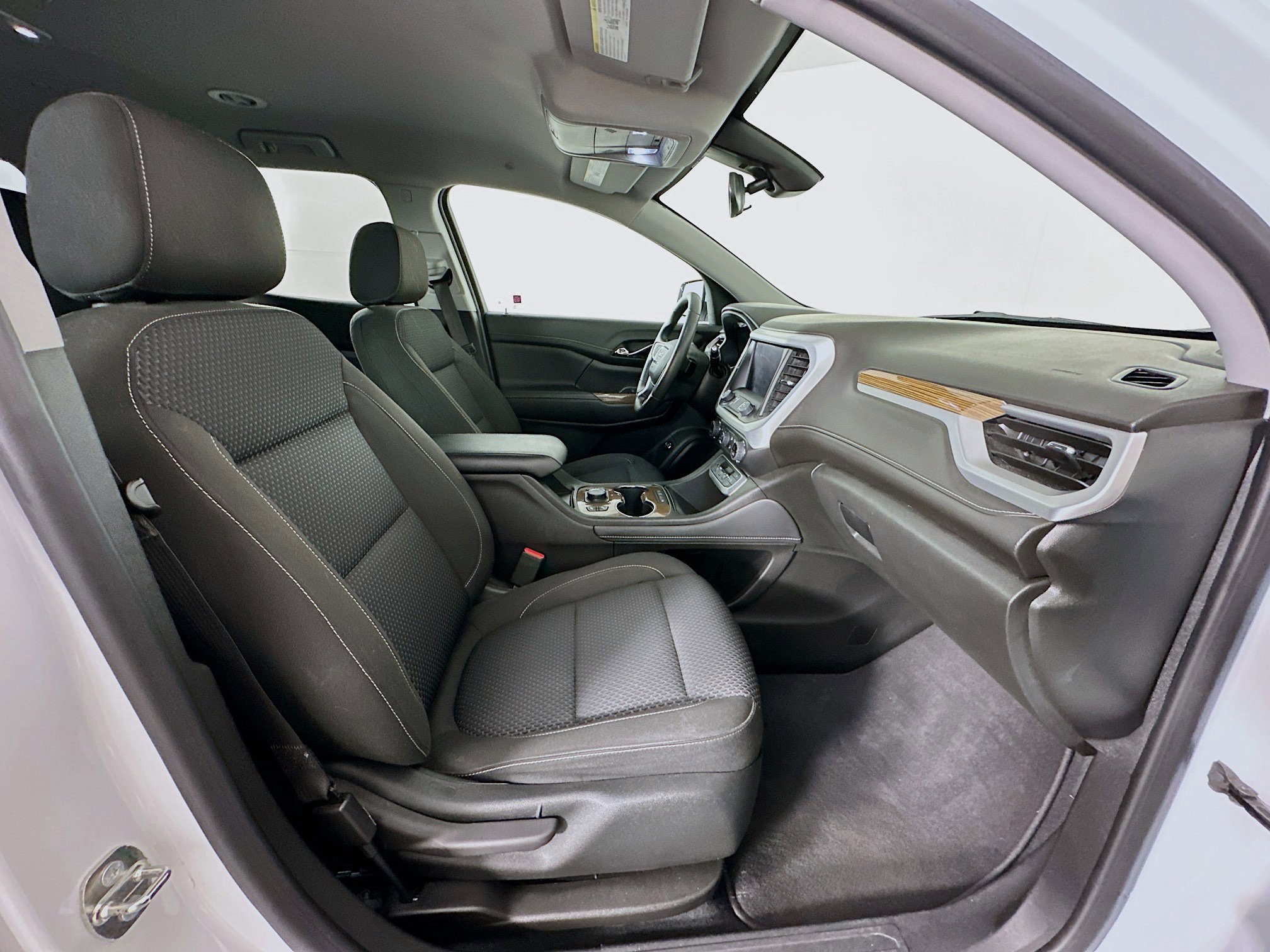 Used 2023 GMC Acadia SLE w/ Driver Convenience Package image 33