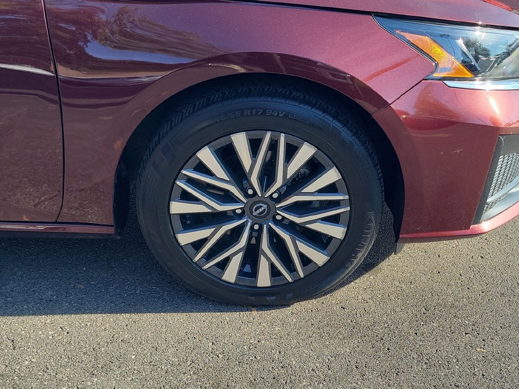 Used 2024 Nissan Altima 2.5 SV FWD image 9