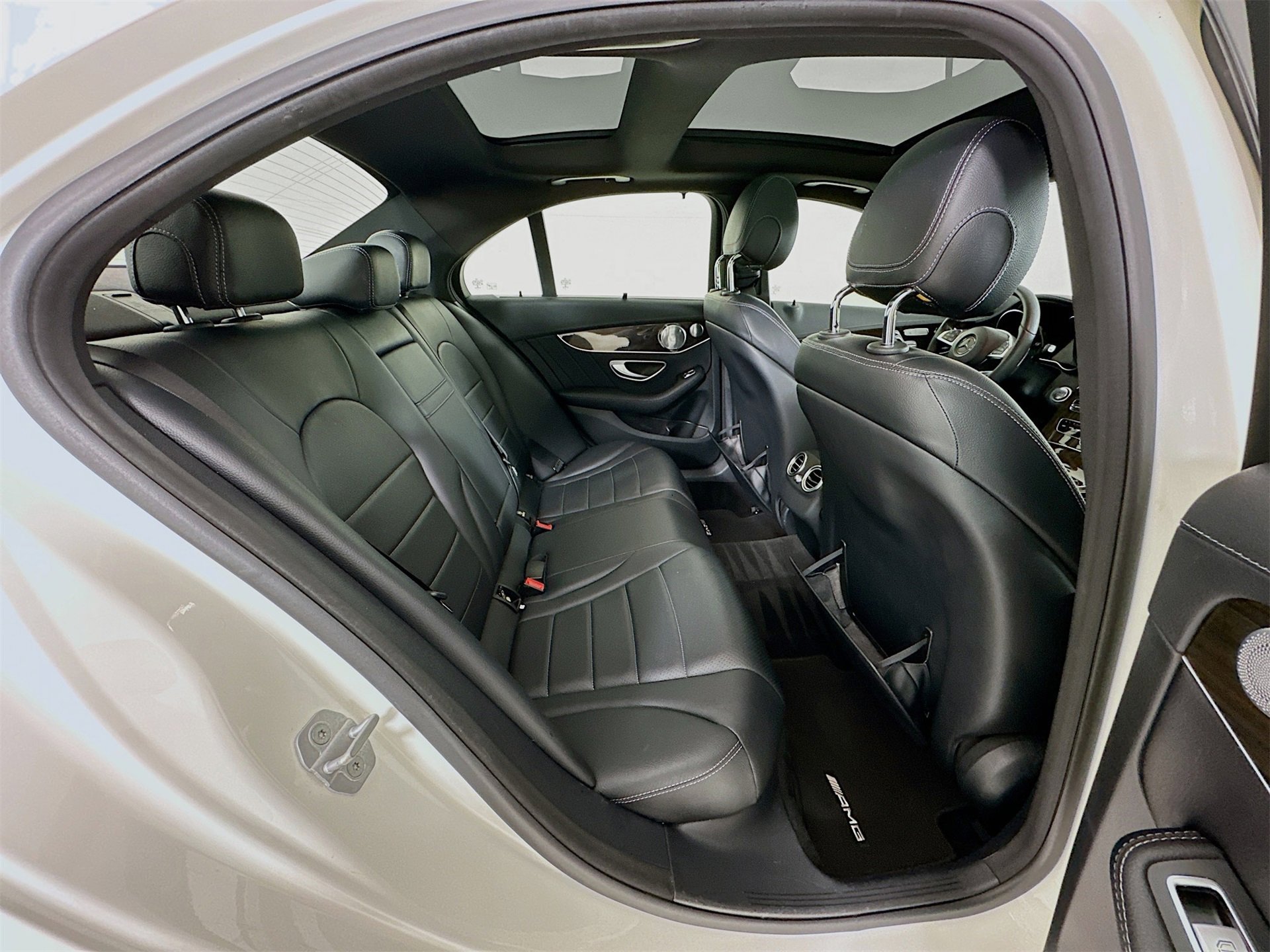 Used 2015 Mercedes-Benz C 400 4MATIC image 30