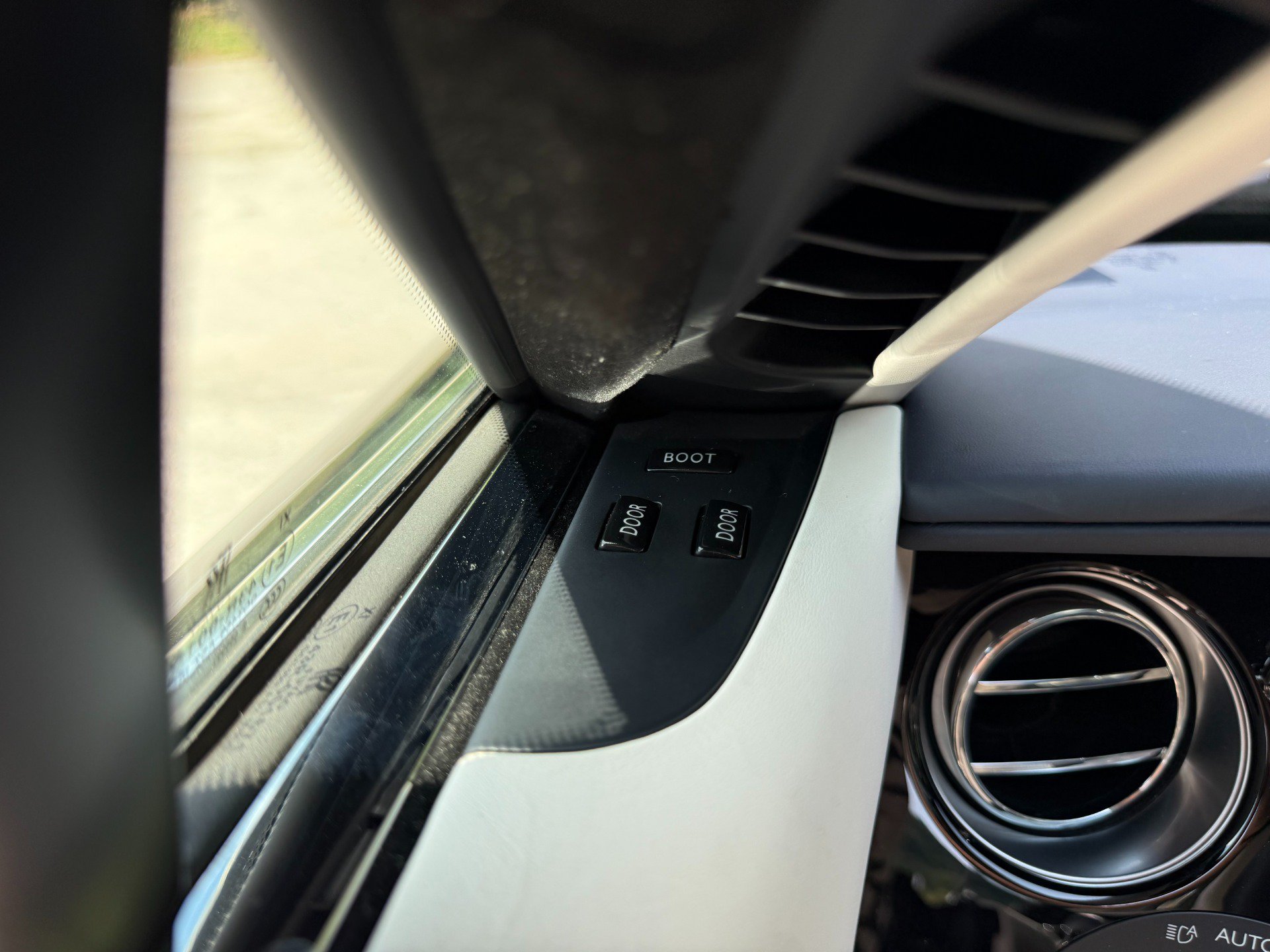 Used 2015 Rolls-Royce Wraith RWD image 39