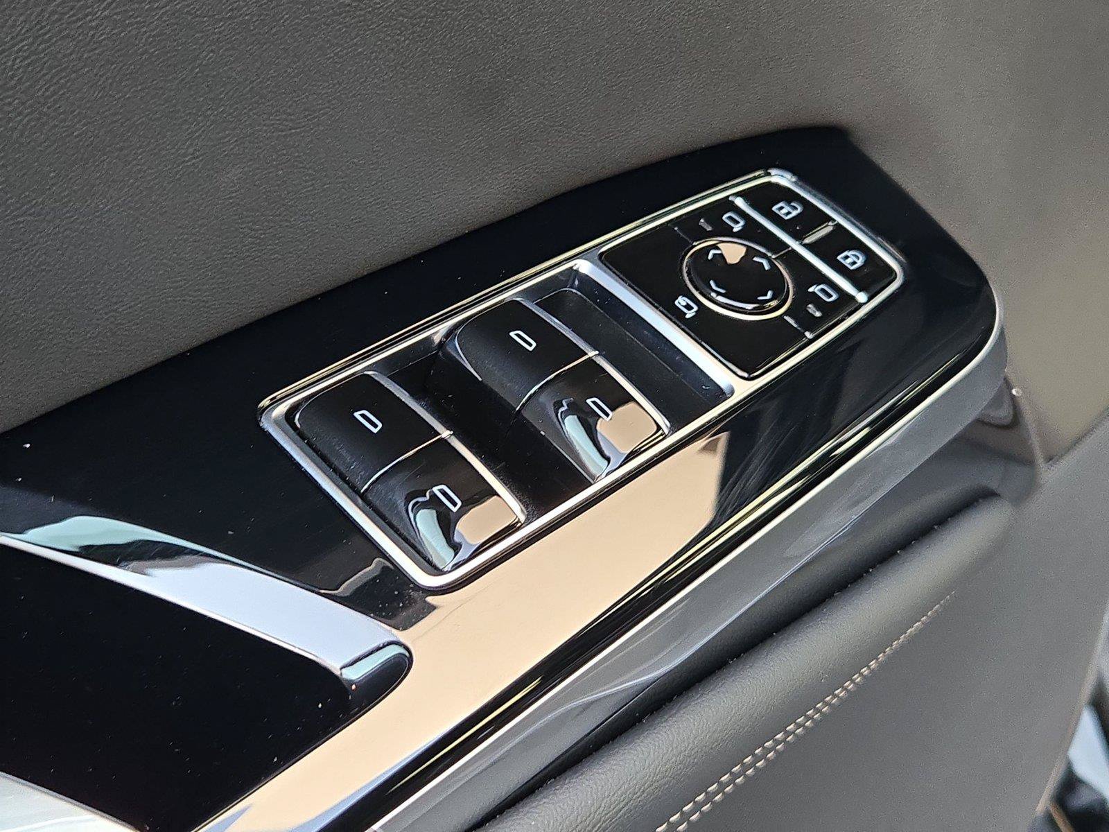 Certified 2025 Cadillac Escalade Luxury RWD image 25
