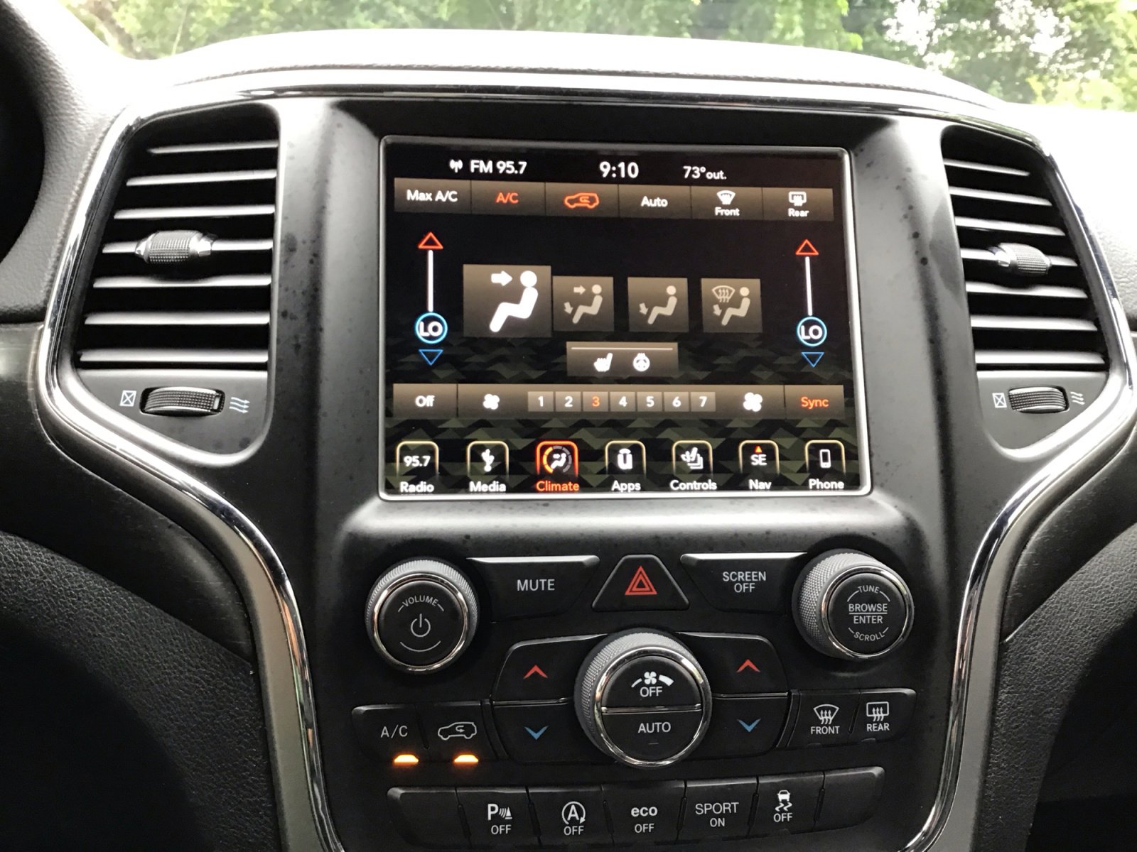 Used 2018 Jeep Grand Cherokee Altitude AWD/4WD image 18