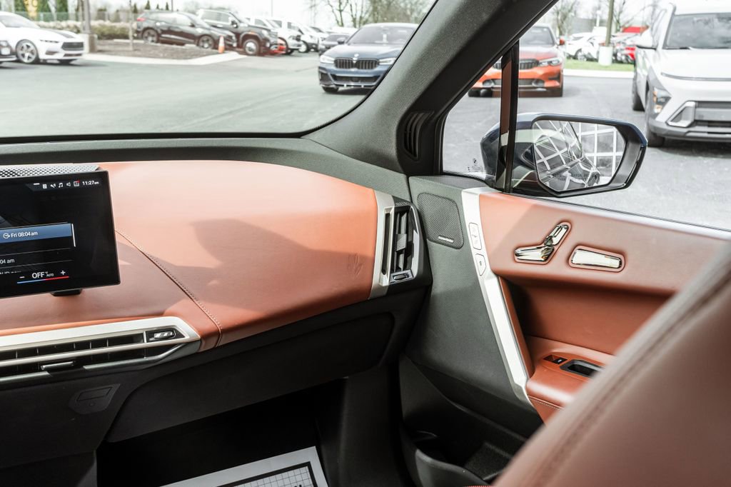 Used 2023 BMW iX xDrive50 w/ Premium Package image 15