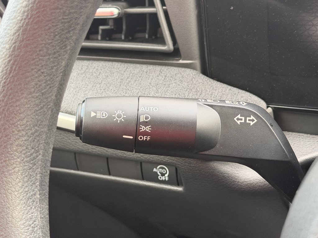 Used 2025 Nissan Kicks SV w/ Illumination Package FWD image 15