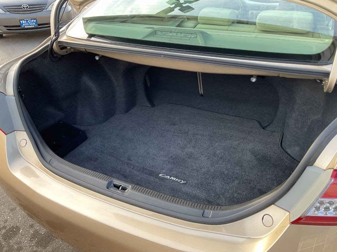 Used 2010 Toyota Camry LE image 26