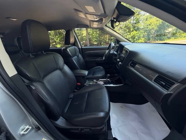 Used 2020 Mitsubishi Outlander AWD image 12