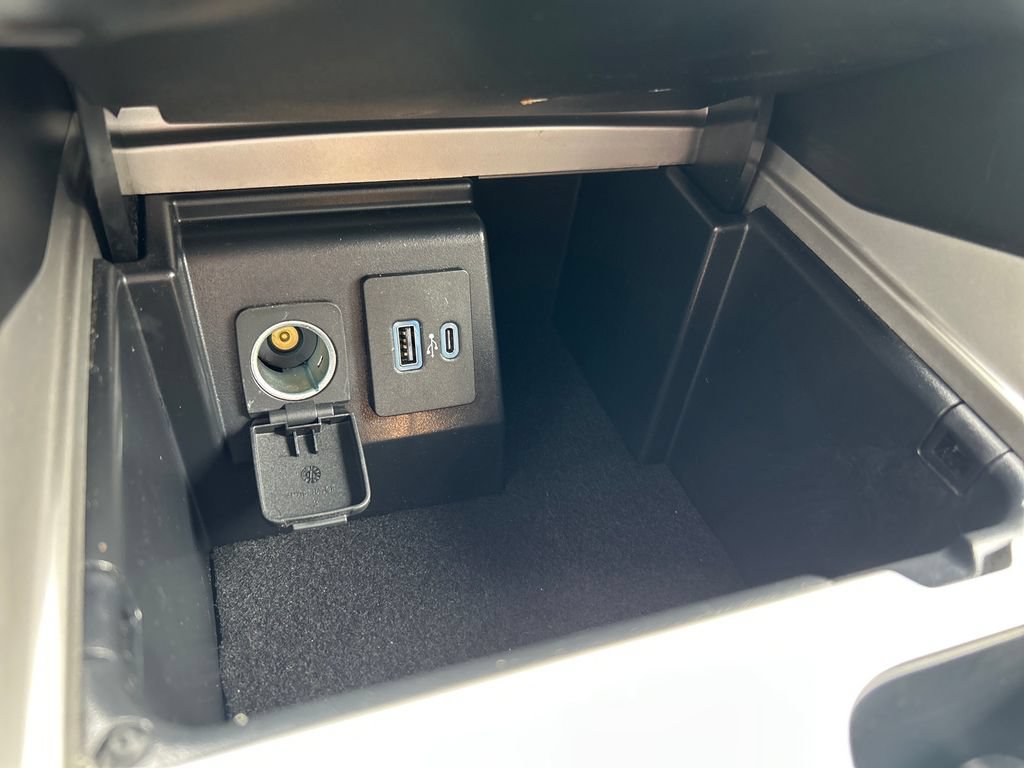 Used 2023 Ford Explorer Limited w/ Equipment Group 301A AWD/4WD image 27