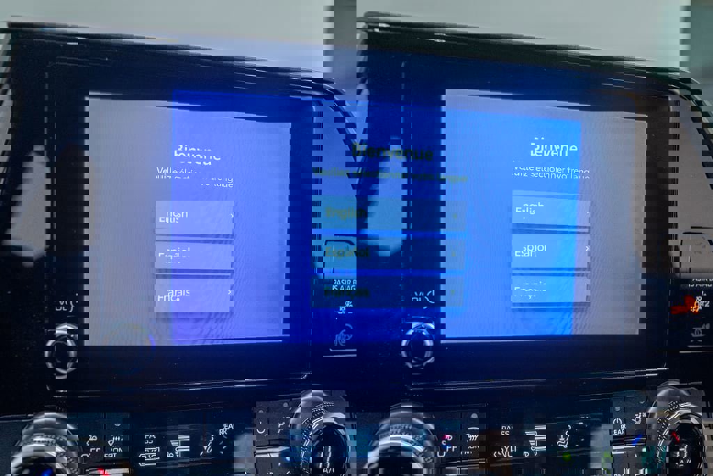 Used 2024 Toyota Highlander LE image 28