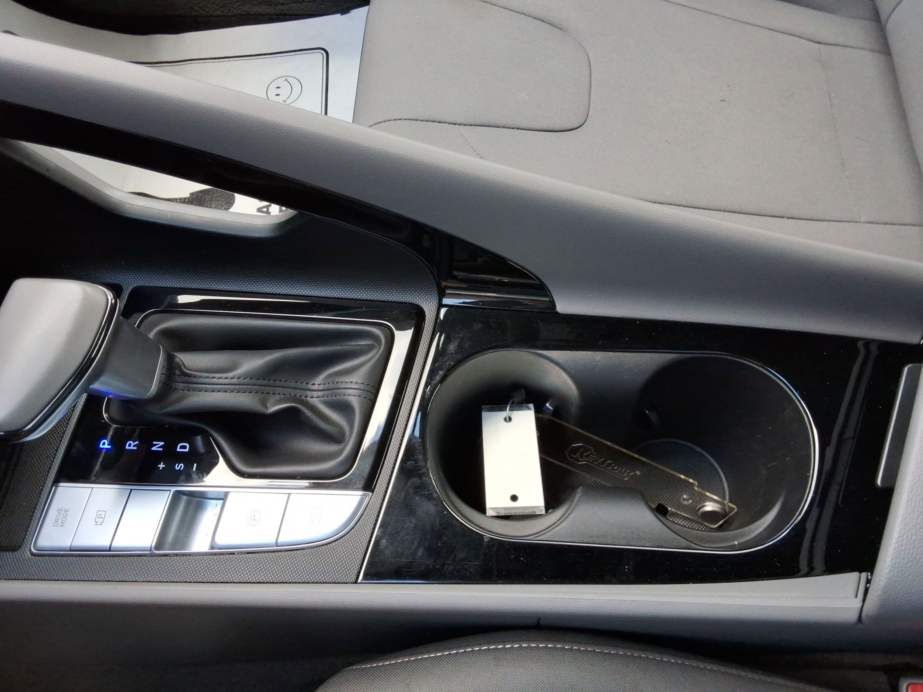 Used 2025 Hyundai Elantra SEL FWD image 19