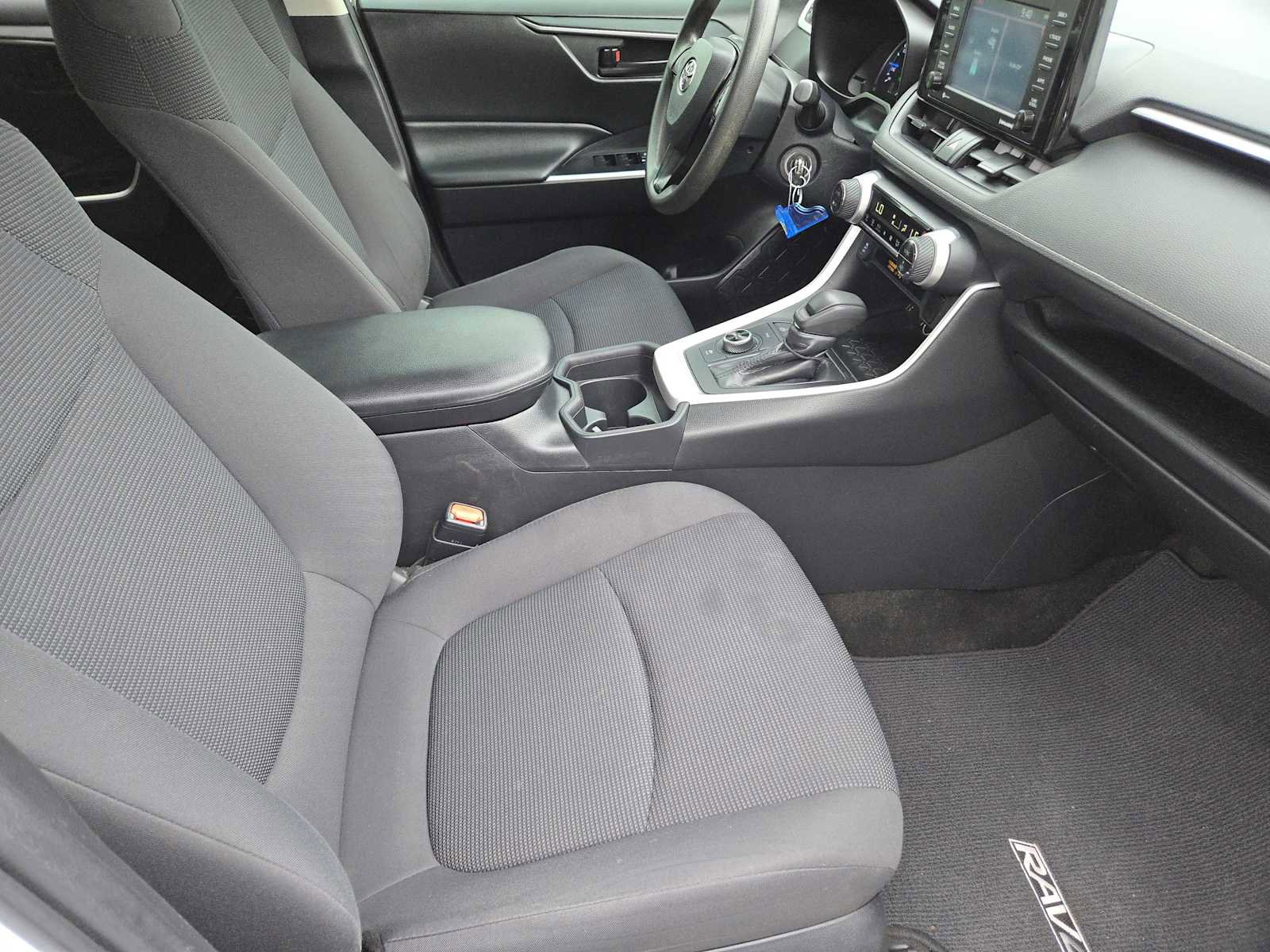 Used 2020 Toyota RAV4 LE image 15