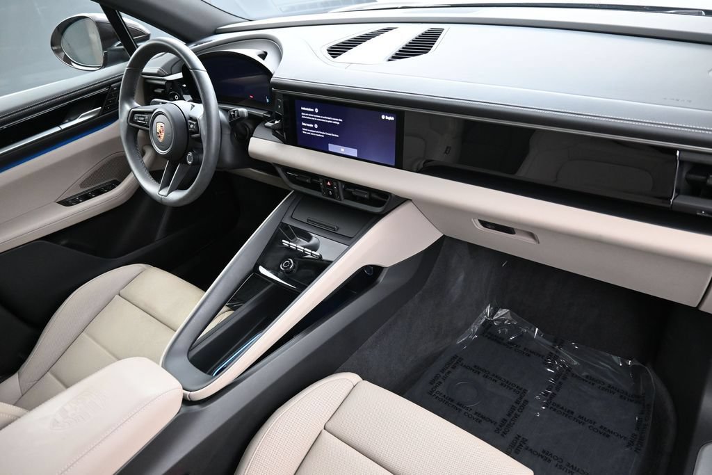 Certified 2025 Porsche Macan 4S Electric AWD/4WD image 31