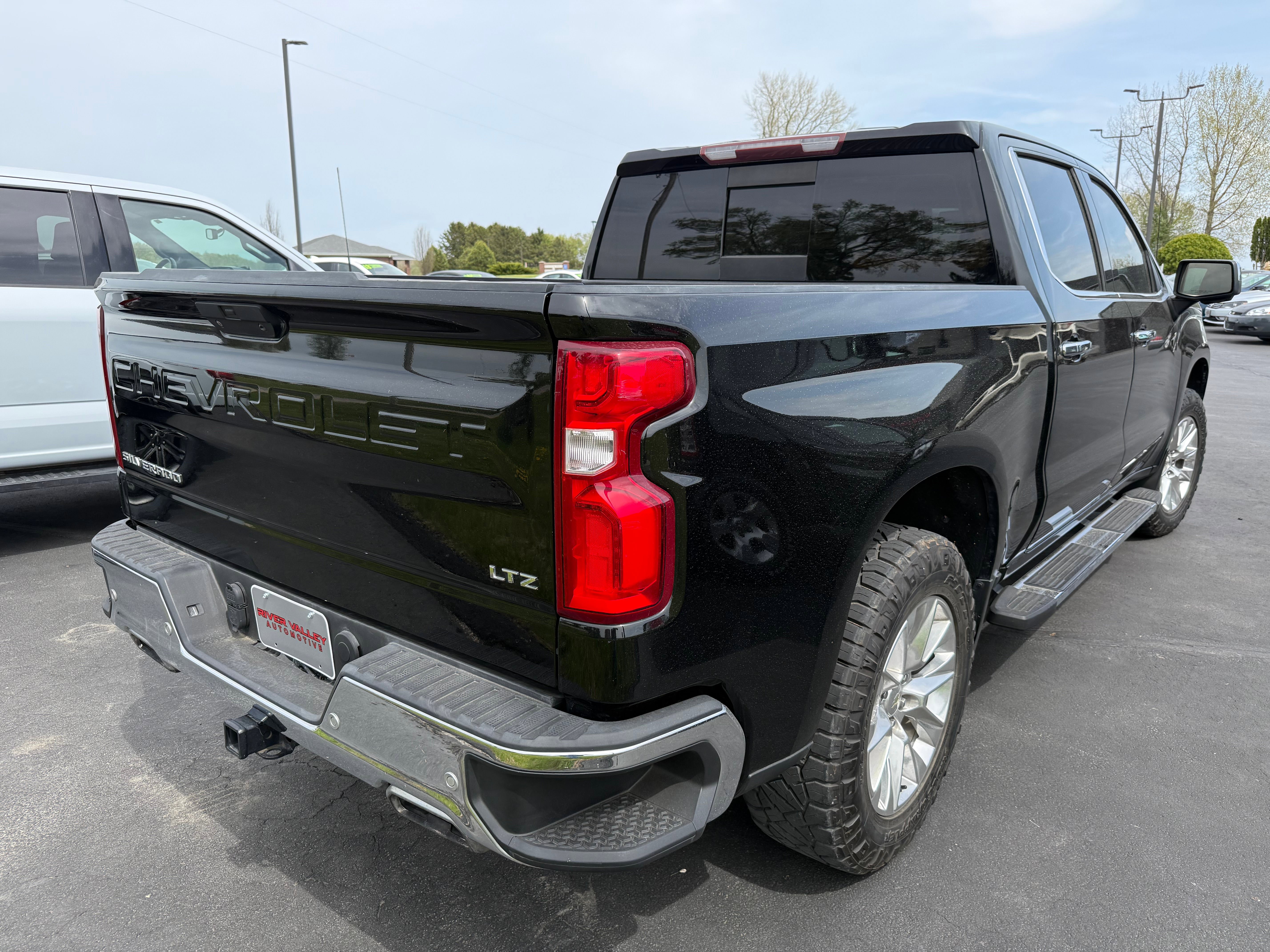 Used 2020 Chevrolet Silverado 1500 LTZ w/ LTZ Plus Package AWD/4WD image 3