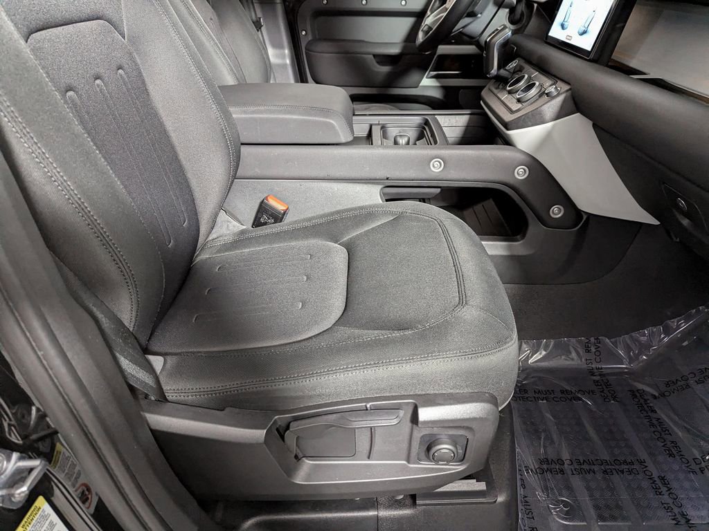 Used 2021 Land Rover Defender 110 image 26