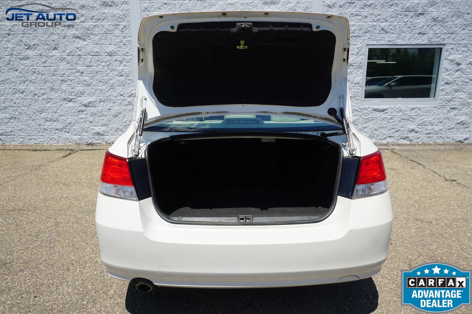 Used 2011 Subaru Legacy 2.5i Limited w/ Appearance Package 1H AWD/4WD image 16