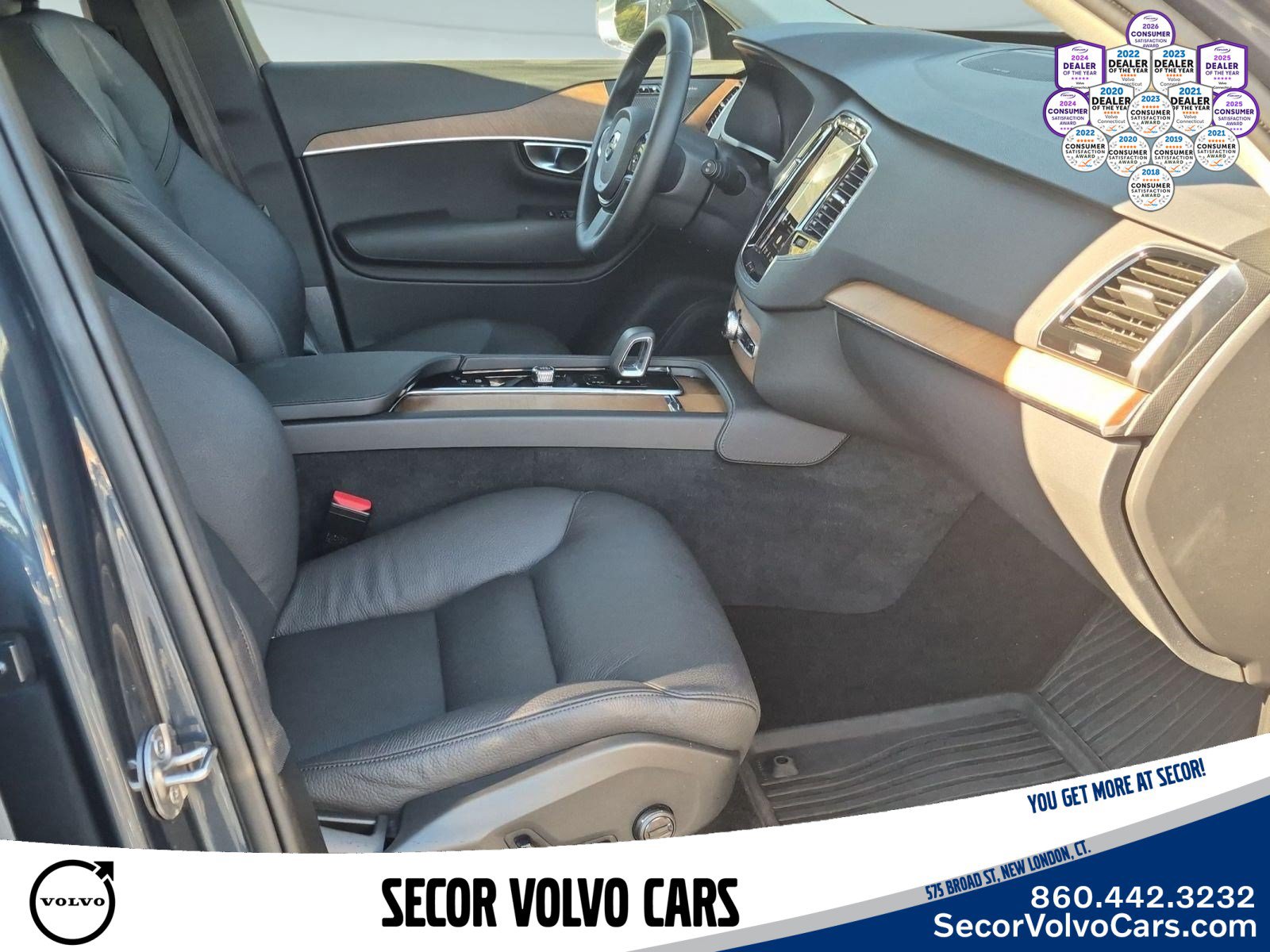 Used 2024 Volvo XC90 T8 Plus w/ Protection Package Premier AWD/4WD image 24