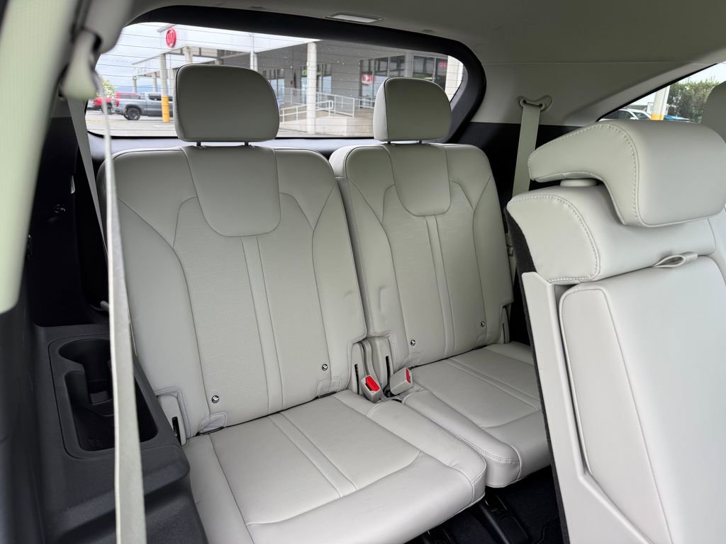 Certified 2025 Kia Sorento S FWD image 14