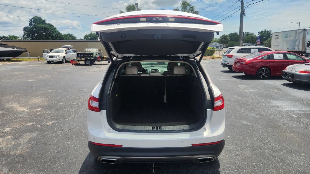 Used 2016 Lincoln MKX Reserve w/ Technology Package FWD image 13