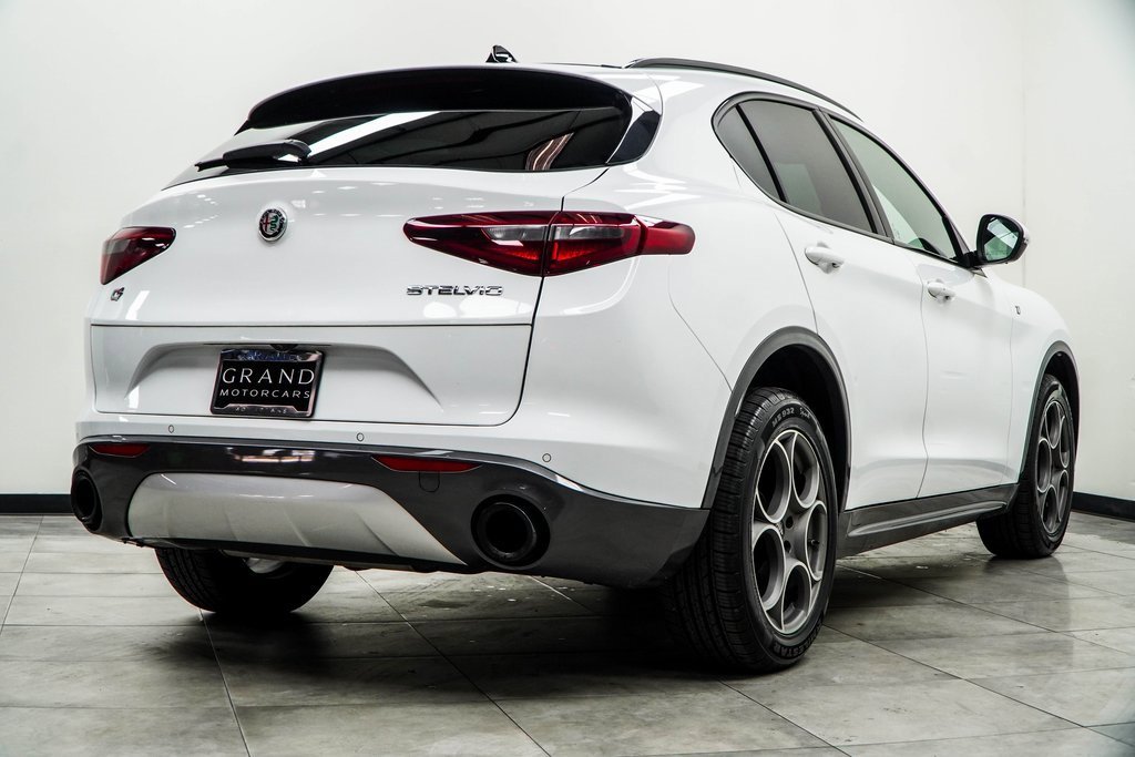 Used 2022 Alfa Romeo Stelvio Ti image 10