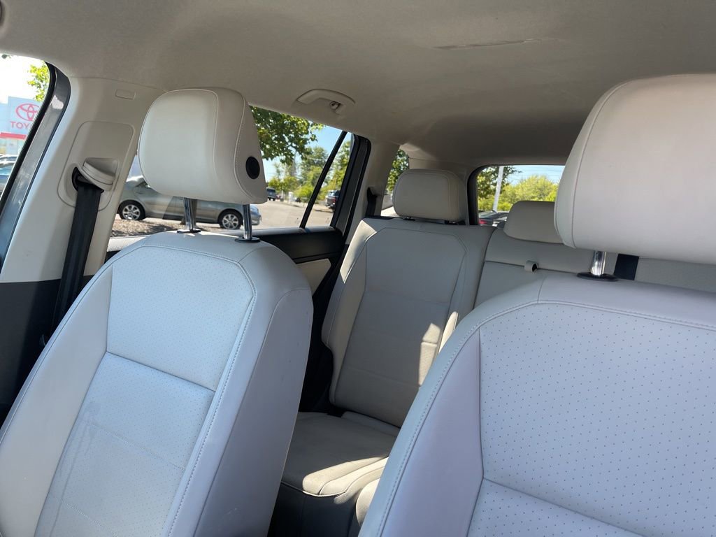 Used 2021 Volkswagen Tiguan SE w/ 3rd Row Seat Package image 9