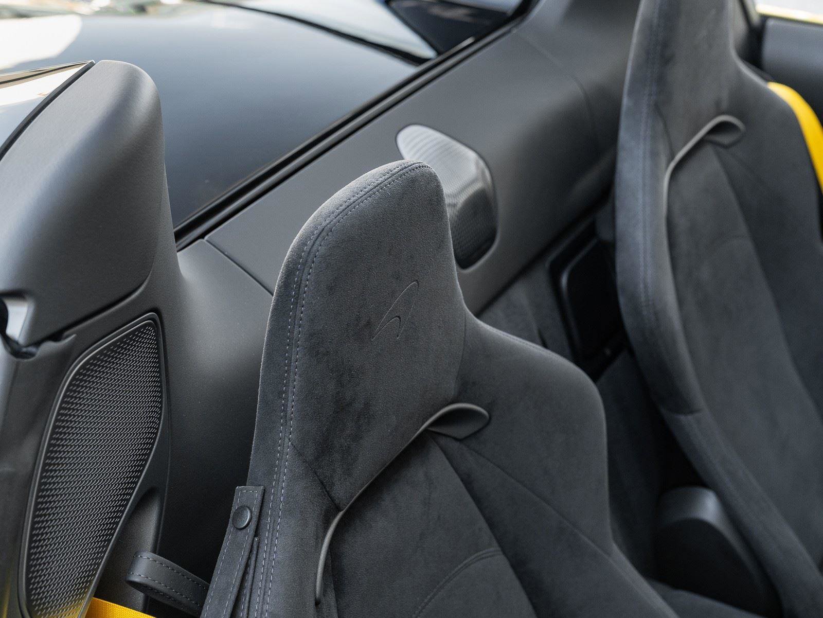 Used 2025 McLaren Artura Spider image 19