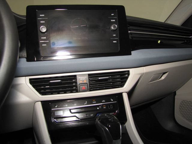 Used 2025 Volkswagen Jetta SE FWD image 7