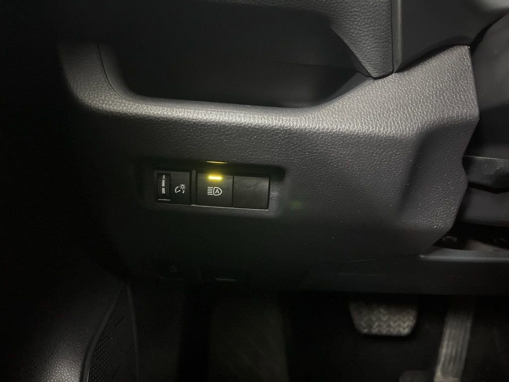 Used 2025 Toyota RAV4 XLE image 59