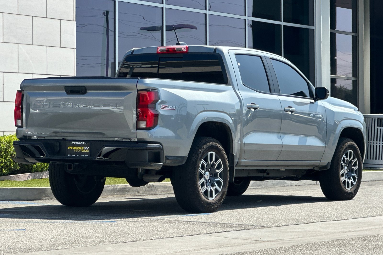 Used 2023 Chevrolet Colorado Z71 w/ Z71 Convenience Package 2 AWD/4WD image 4