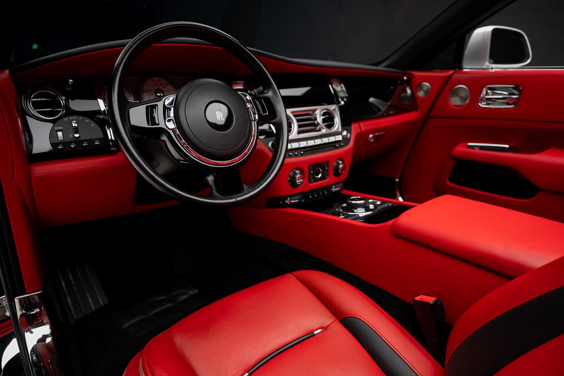 Used 2017 Rolls-Royce Dawn RWD image 2