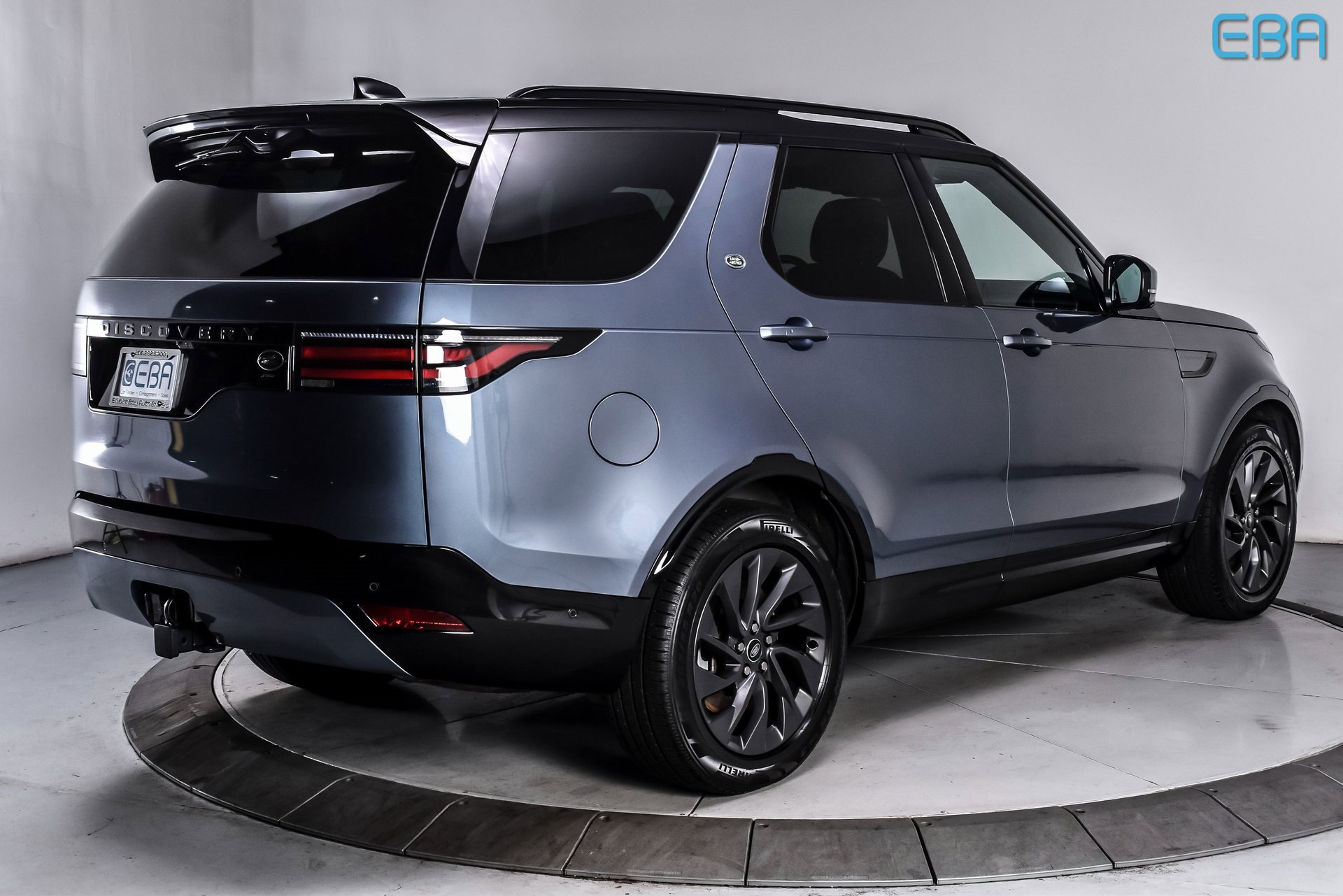Used 2023 Land Rover Discovery S R-Dynamic image 6