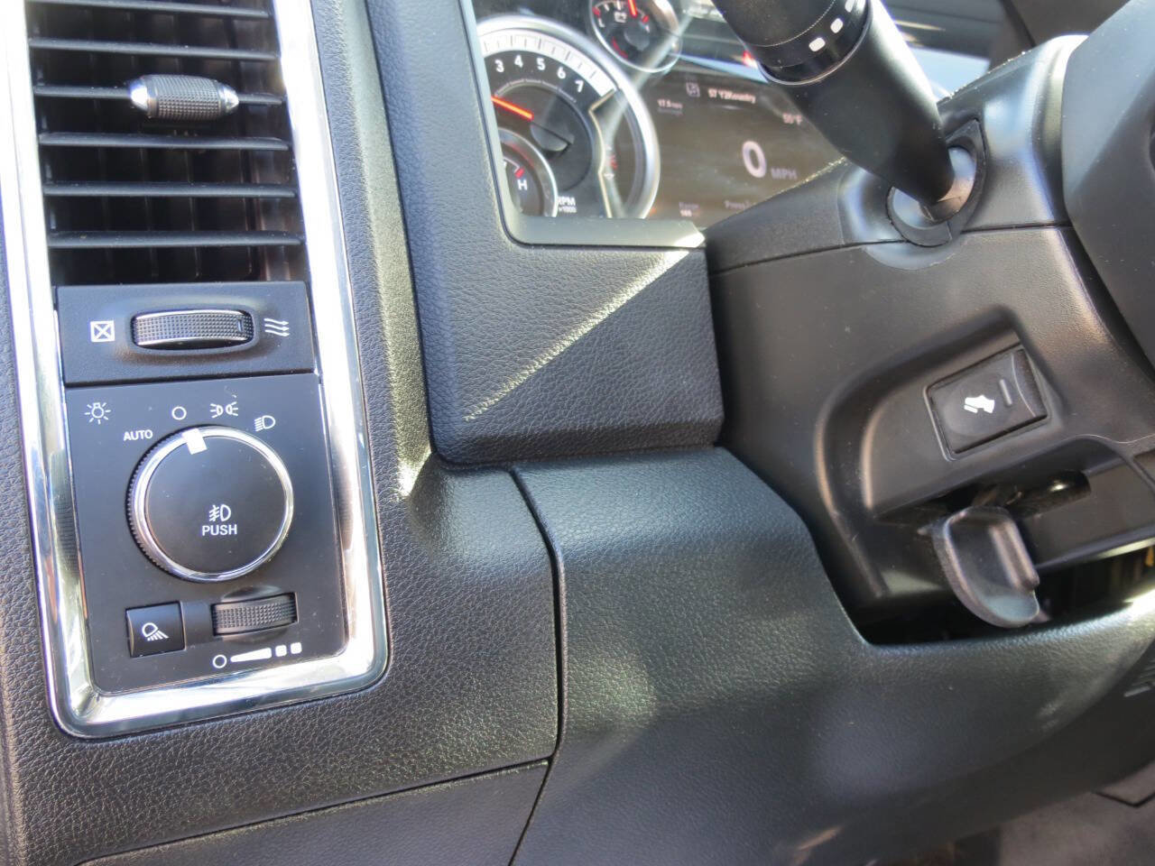 Used 2017 RAM 1500 Laramie w/ Convenience Group image 10