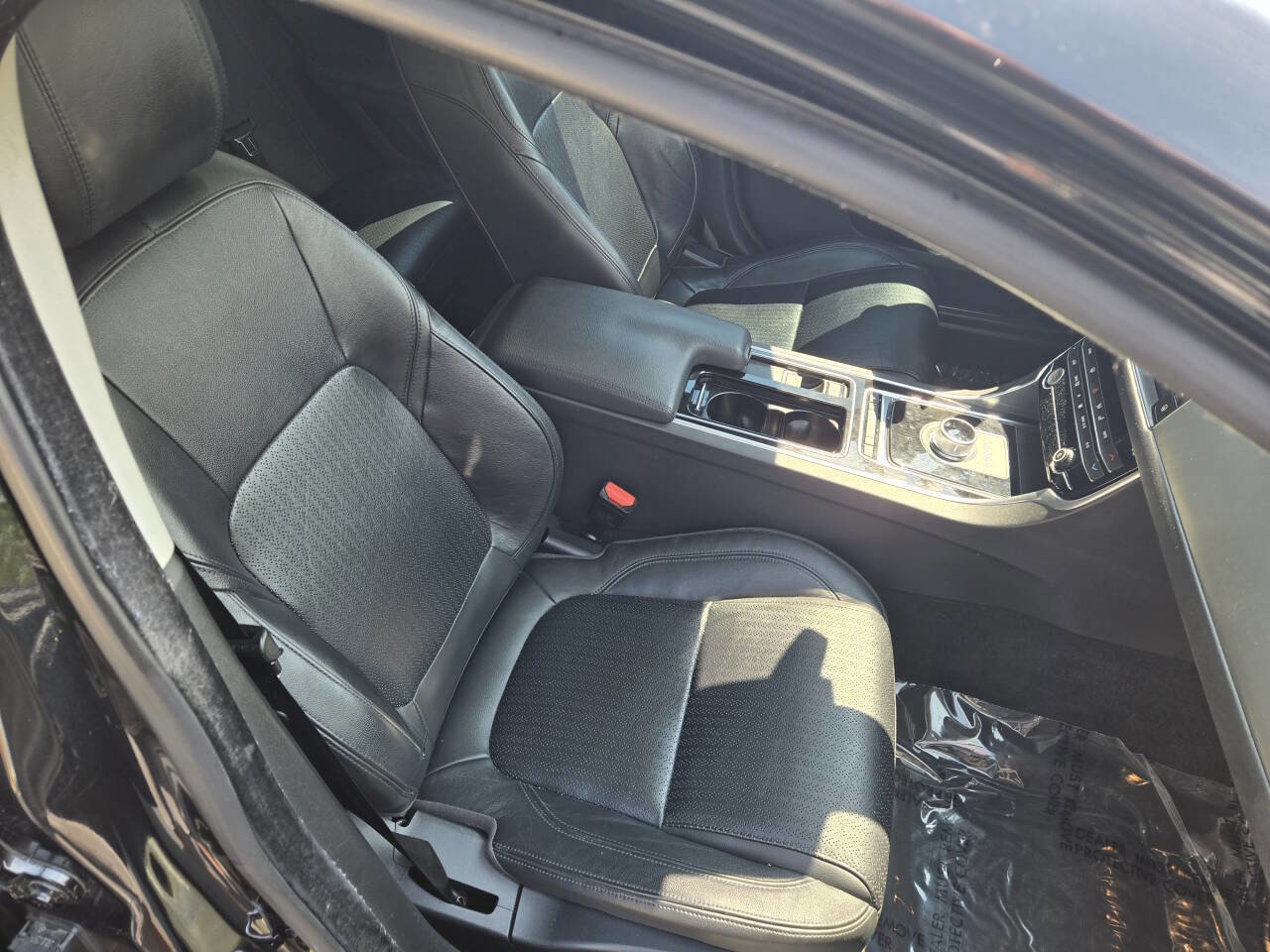 Used 2016 Jaguar XF Prestige image 16