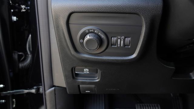 New 2026 Jeep Grand Cherokee Altitude RWD image 21