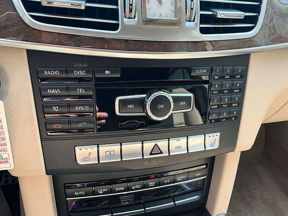 Used 2014 Mercedes-Benz E 350 4MATIC Sedan image 25
