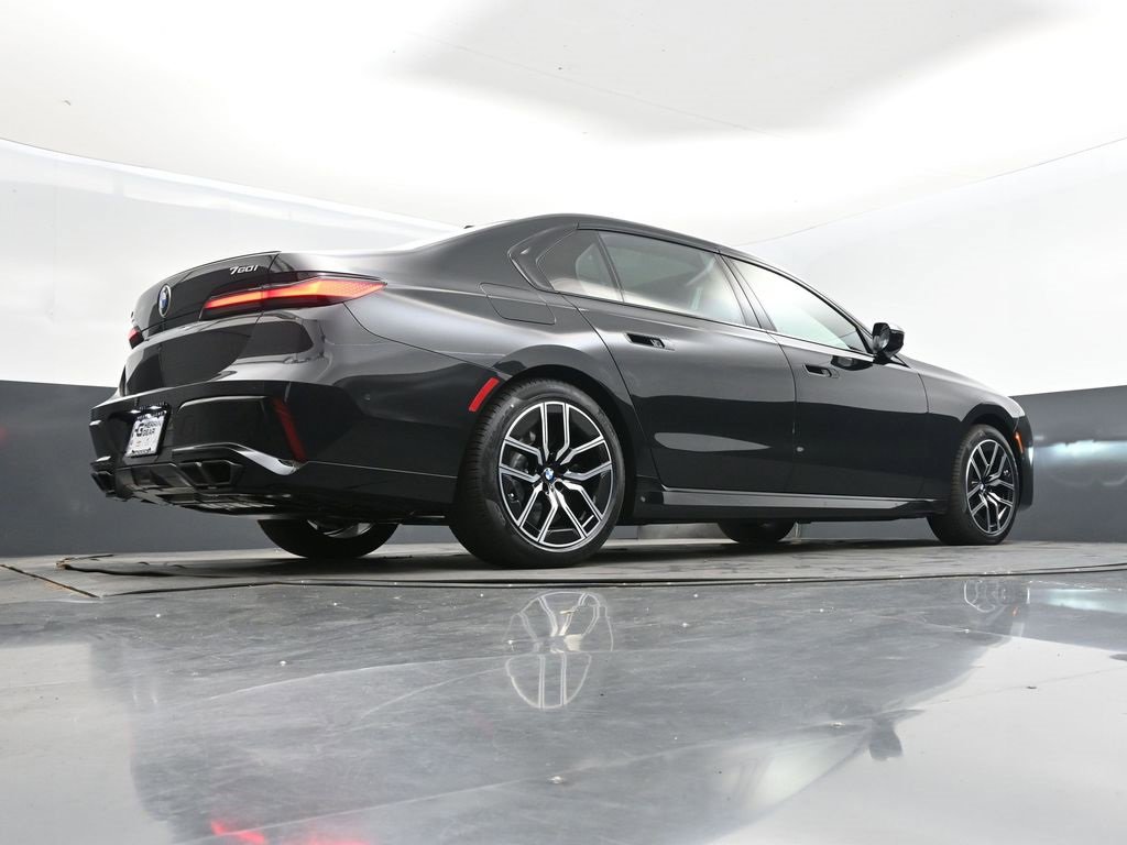 New 2026 BMW 760i xDrive w/ Executive Package image 21