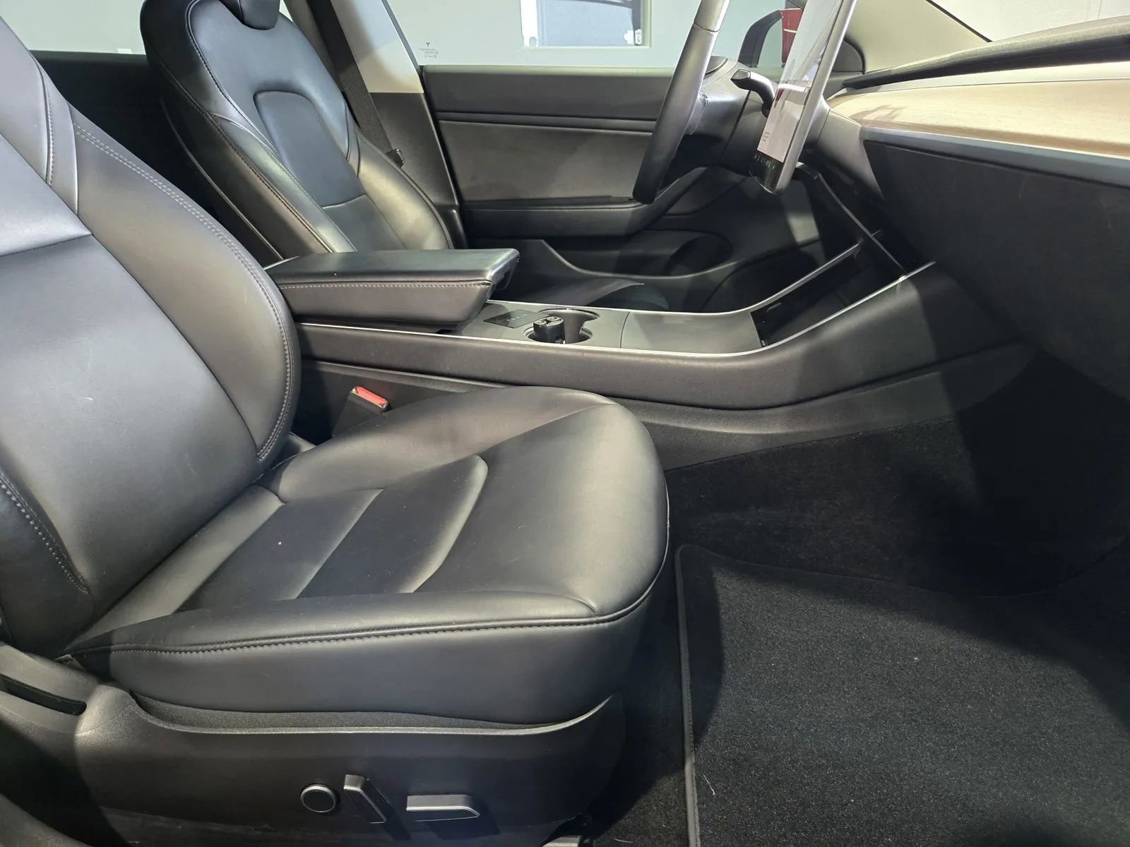Used 2020 Tesla Model 3 Performance image 7