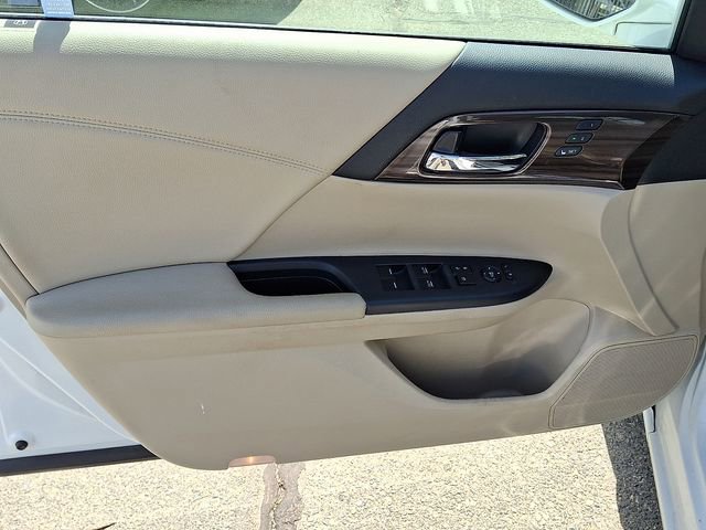 Used 2017 Honda Accord EX-L image 8