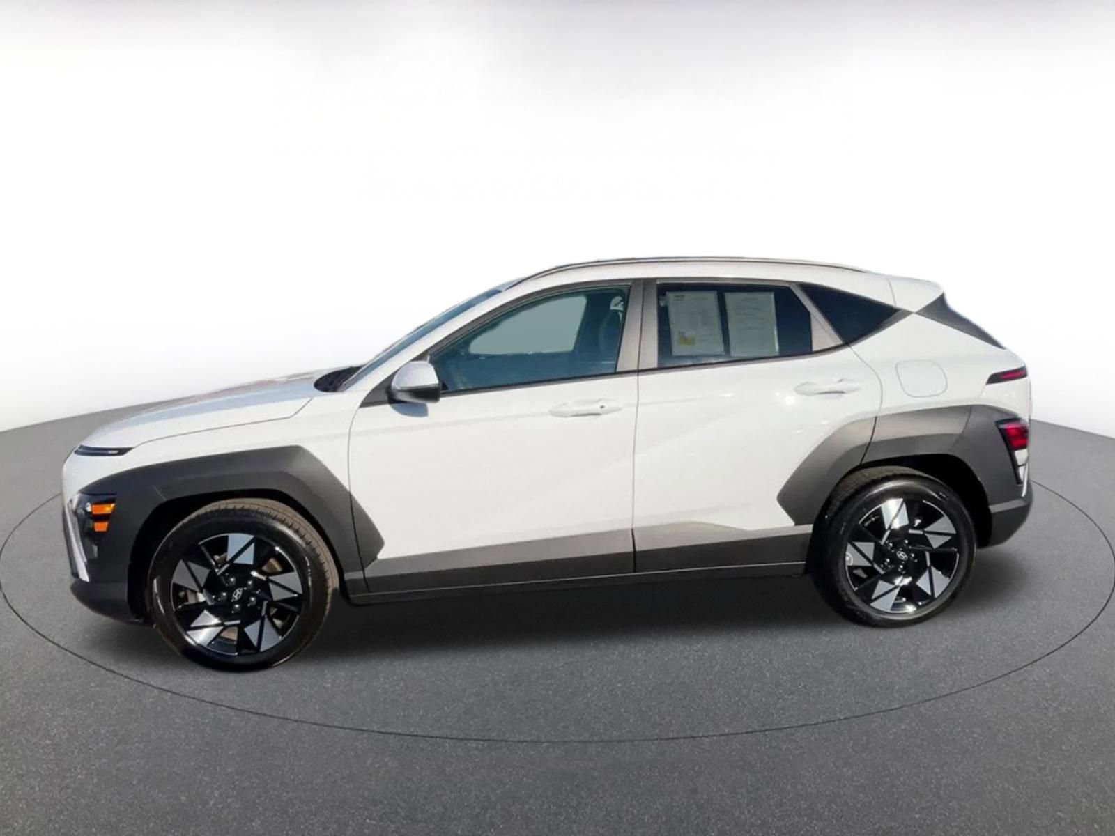 Used 2025 Hyundai Kona SEL image 9