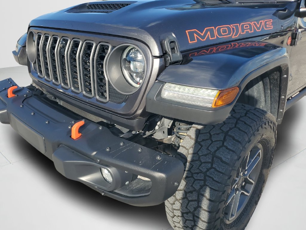 Used 2025 Jeep Gladiator Mojave AWD/4WD image 9