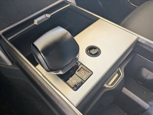 Used 2024 Land Rover Range Rover SV AWD/4WD image 10