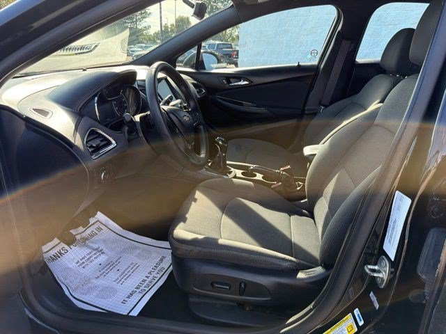 Used 2017 Chevrolet Cruze LT FWD image 13