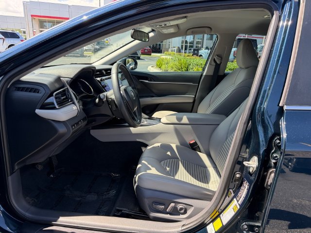 Used 2019 Toyota Camry SE FWD image 11