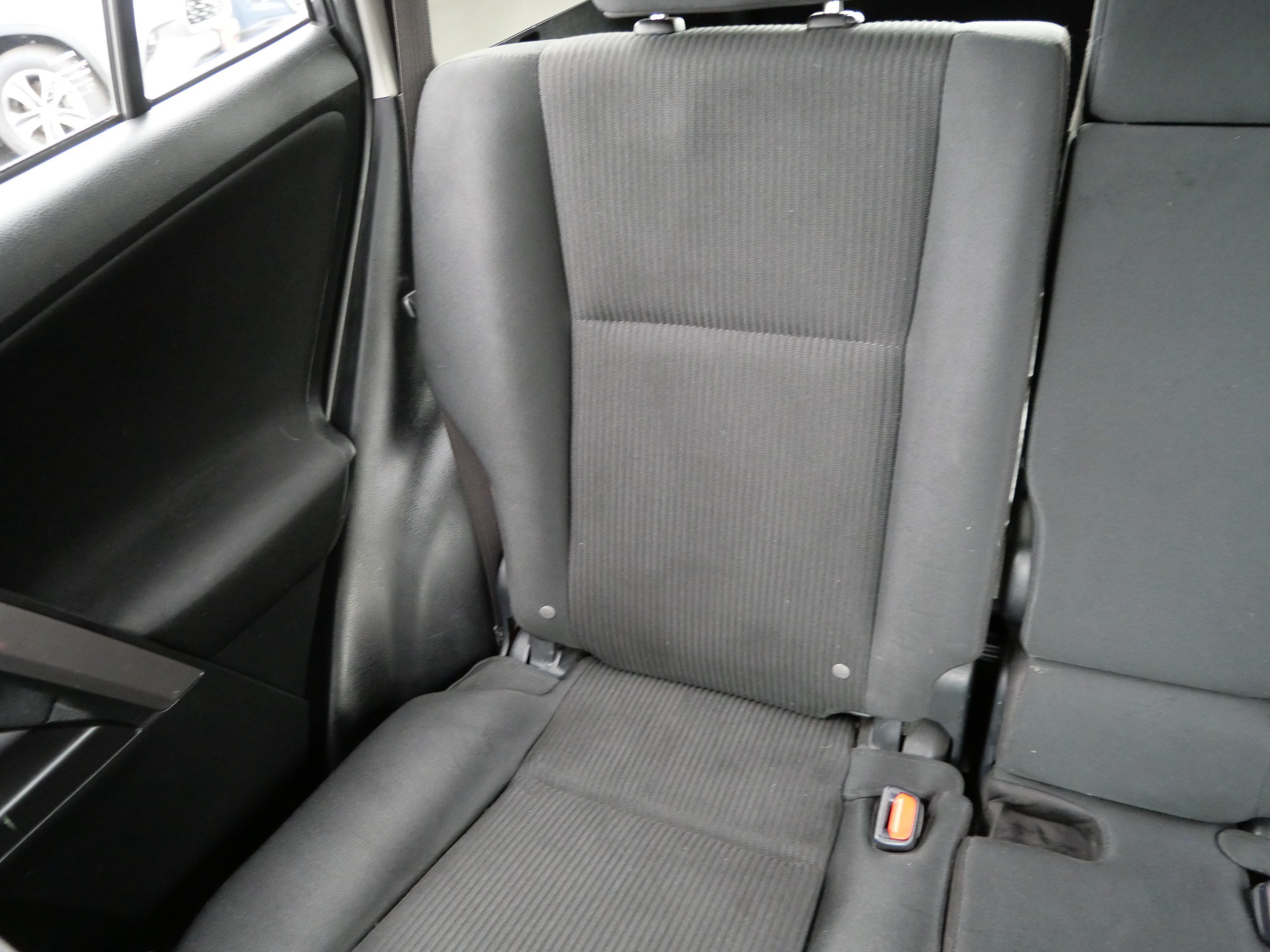 Used 2018 Toyota RAV4 LE w/ Carpet Mat Package AWD/4WD image 12