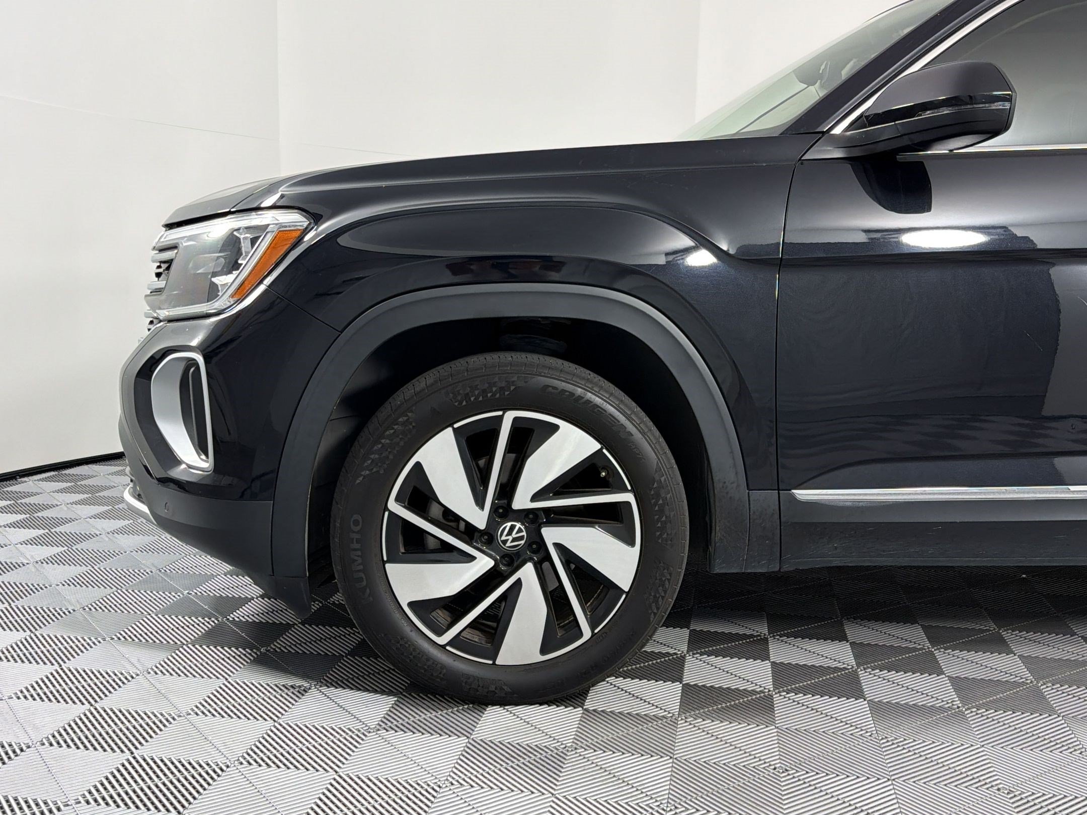 Used 2024 Volkswagen Atlas SEL AWD/4WD image 26