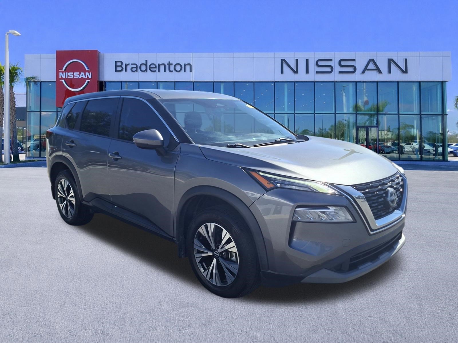 Used 2022 Nissan Rogue SV FWD image 3