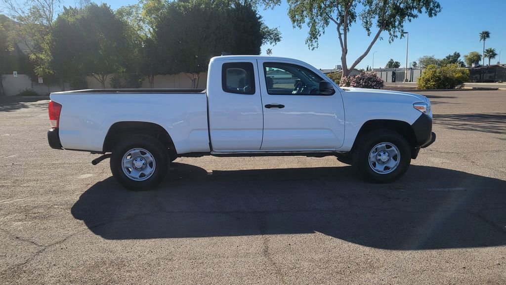 Used 2017 Toyota Tacoma SR image 10