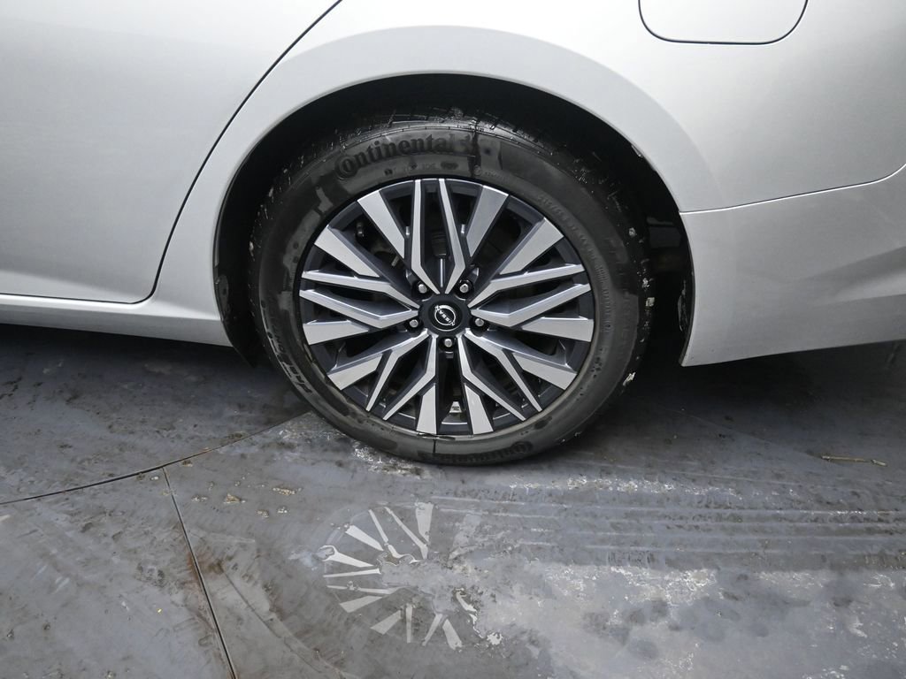 Used 2024 Nissan Altima 2.5 SV image 15