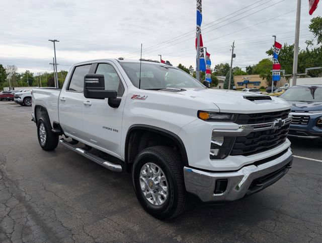 Used 2024 Chevrolet Silverado 3500 LT w/ Convenience Package AWD/4WD image 7