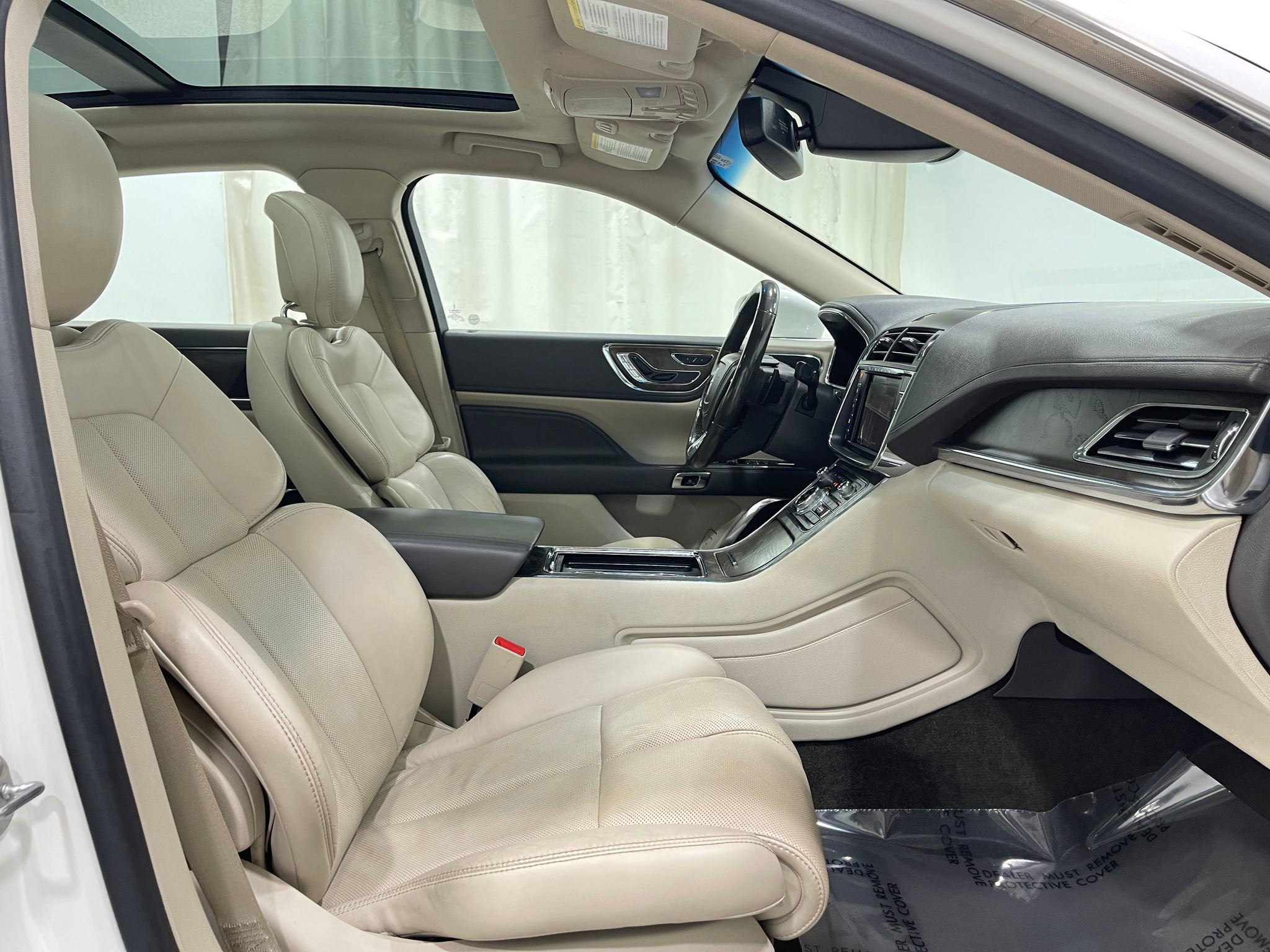 Used 2018 Lincoln Continental Select w/ Continental Climate Package image 32