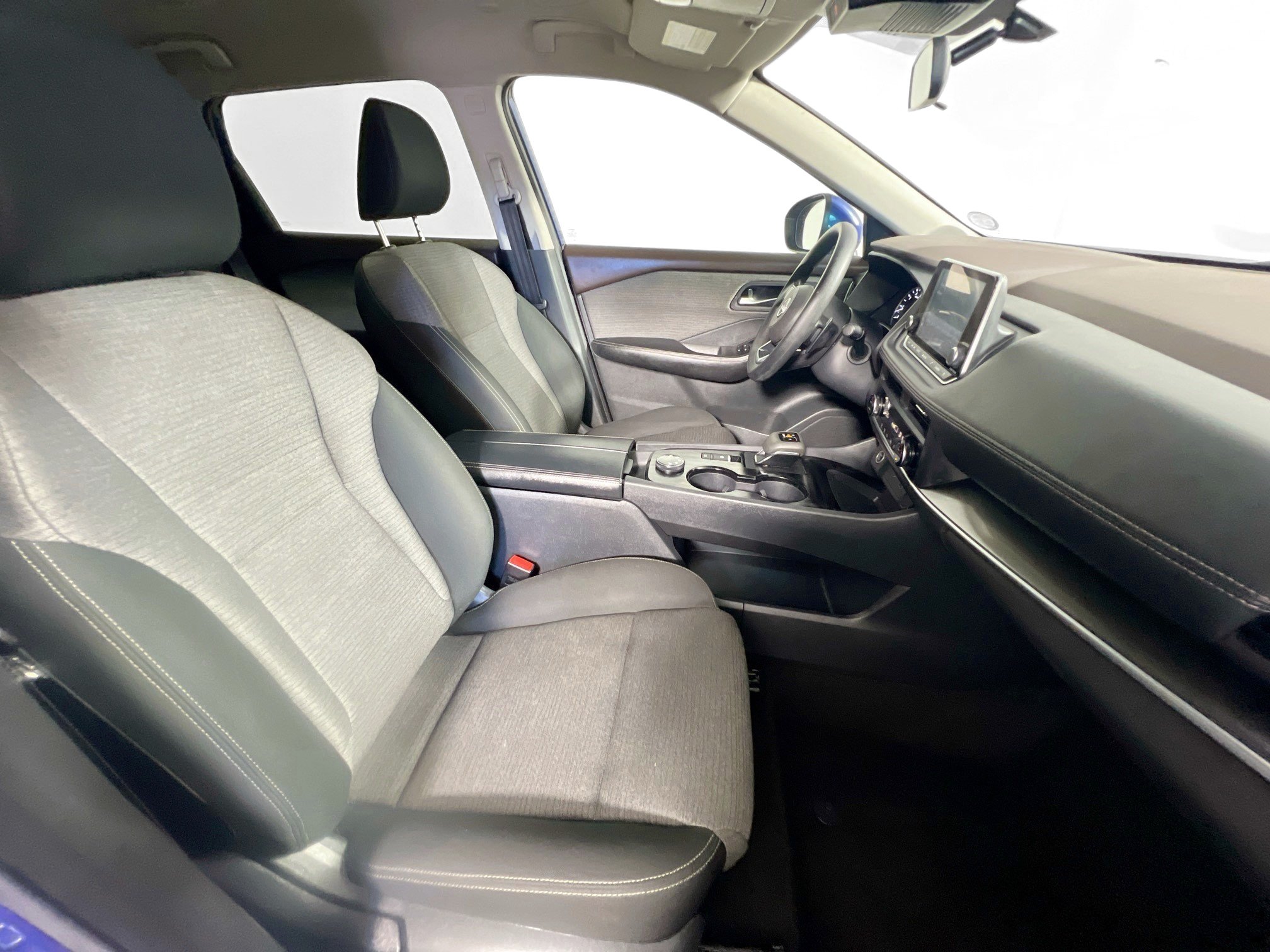 Used 2023 Nissan Rogue SV AWD/4WD image 30