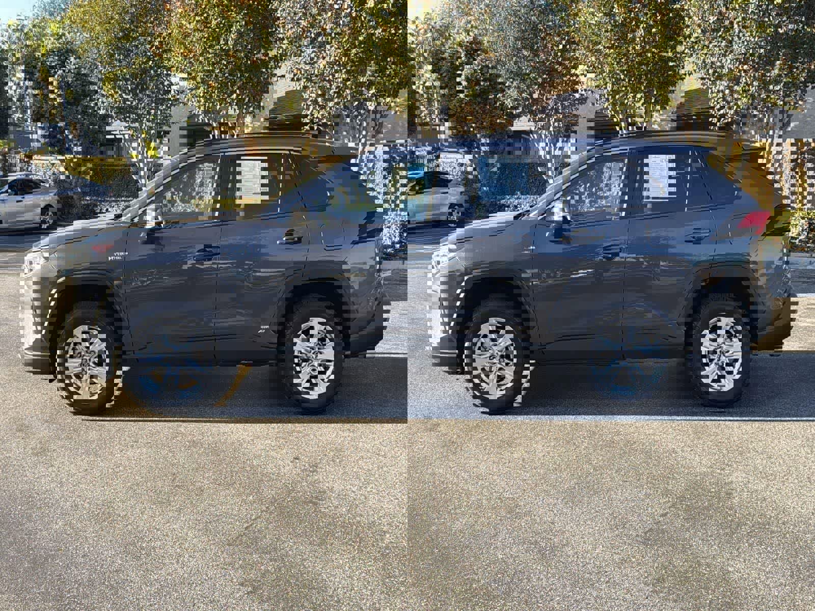 Used 2020 Toyota RAV4 XLE image 7